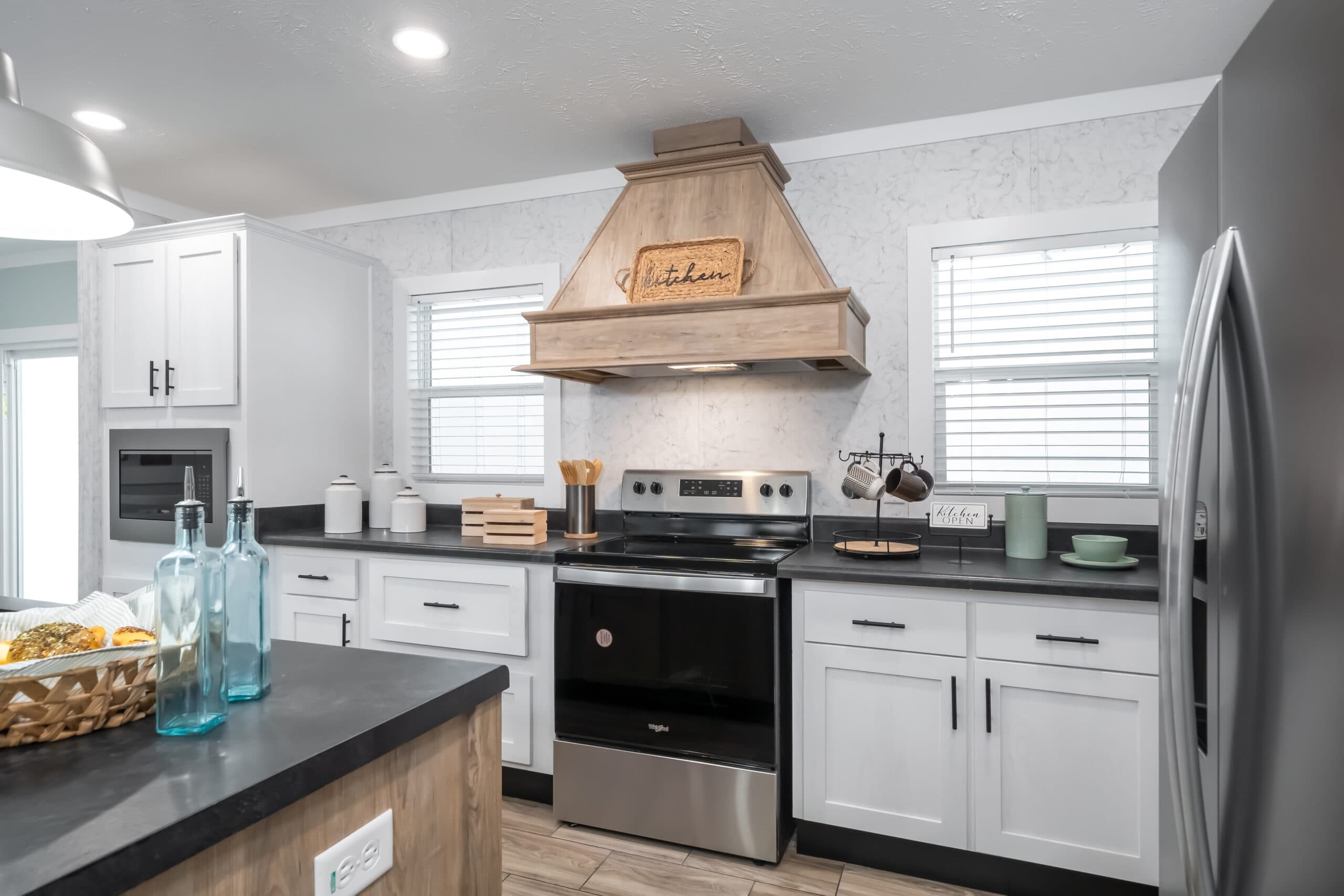 Md-56 kitchen home features