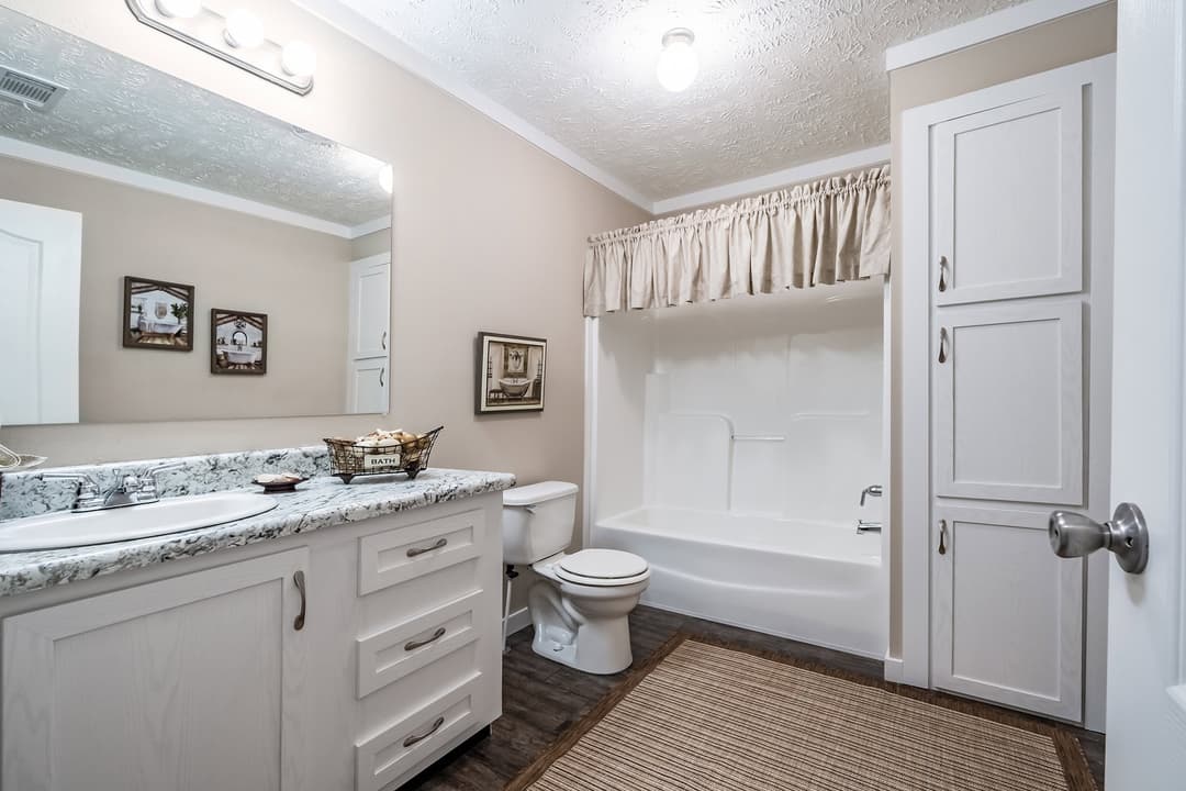 Md-42-32 bathroom home features