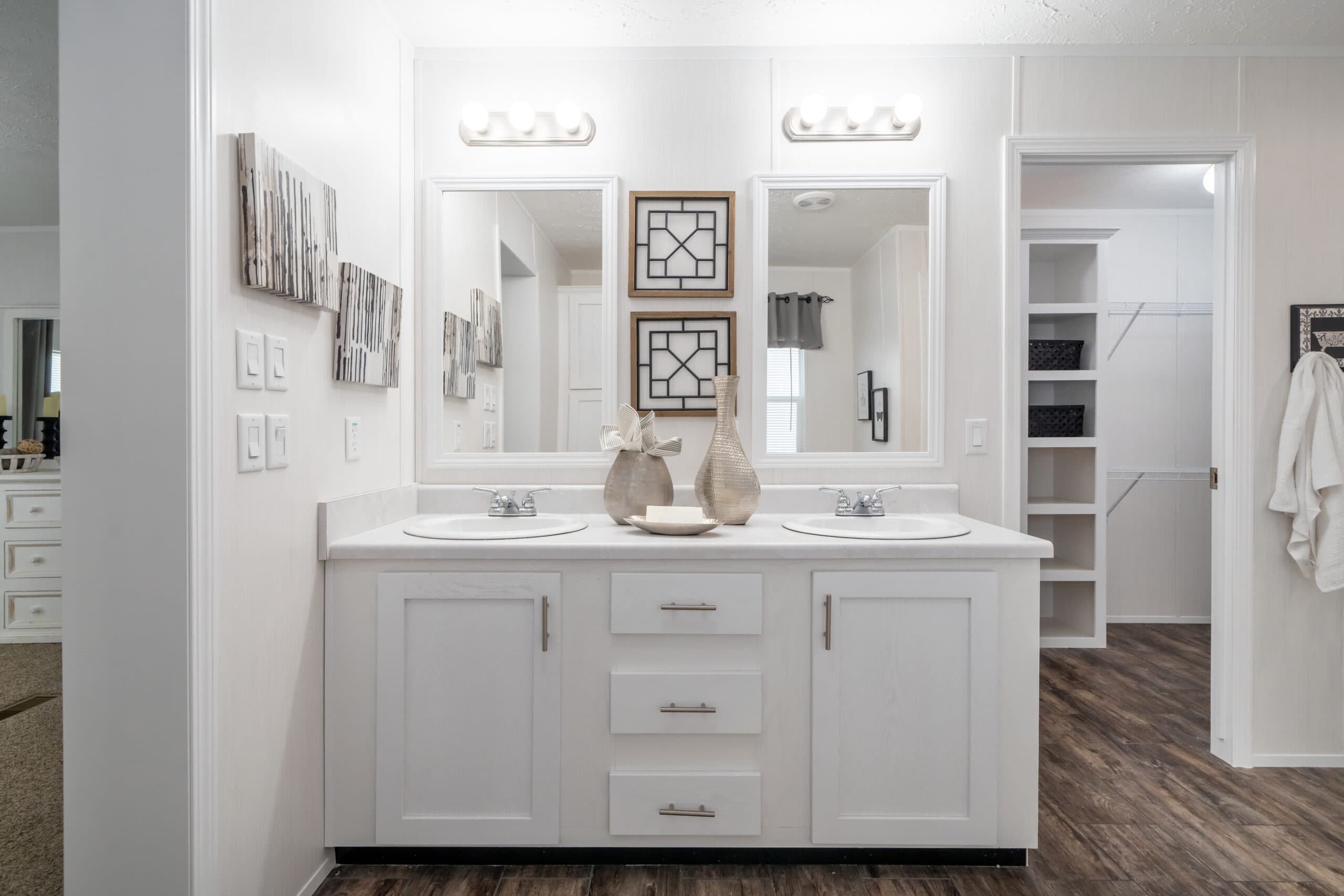 Md-53-32 bathroom home features