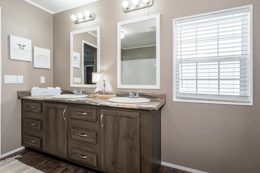 Md-44-32 housecat bathroom home features