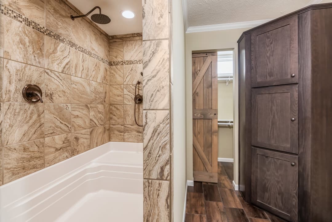 Kb-3241 bathroom home features