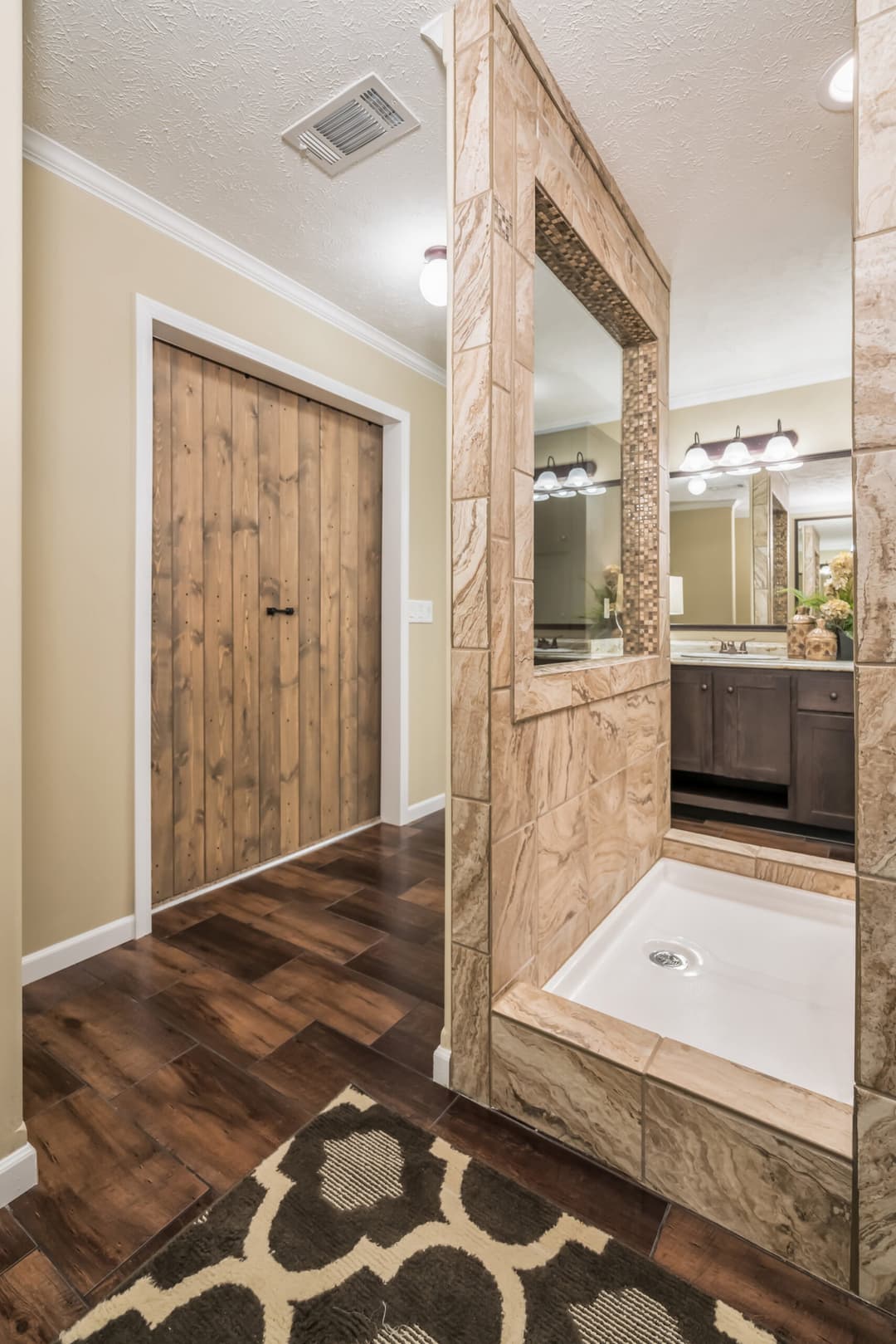 Kb-3241 bathroom home features
