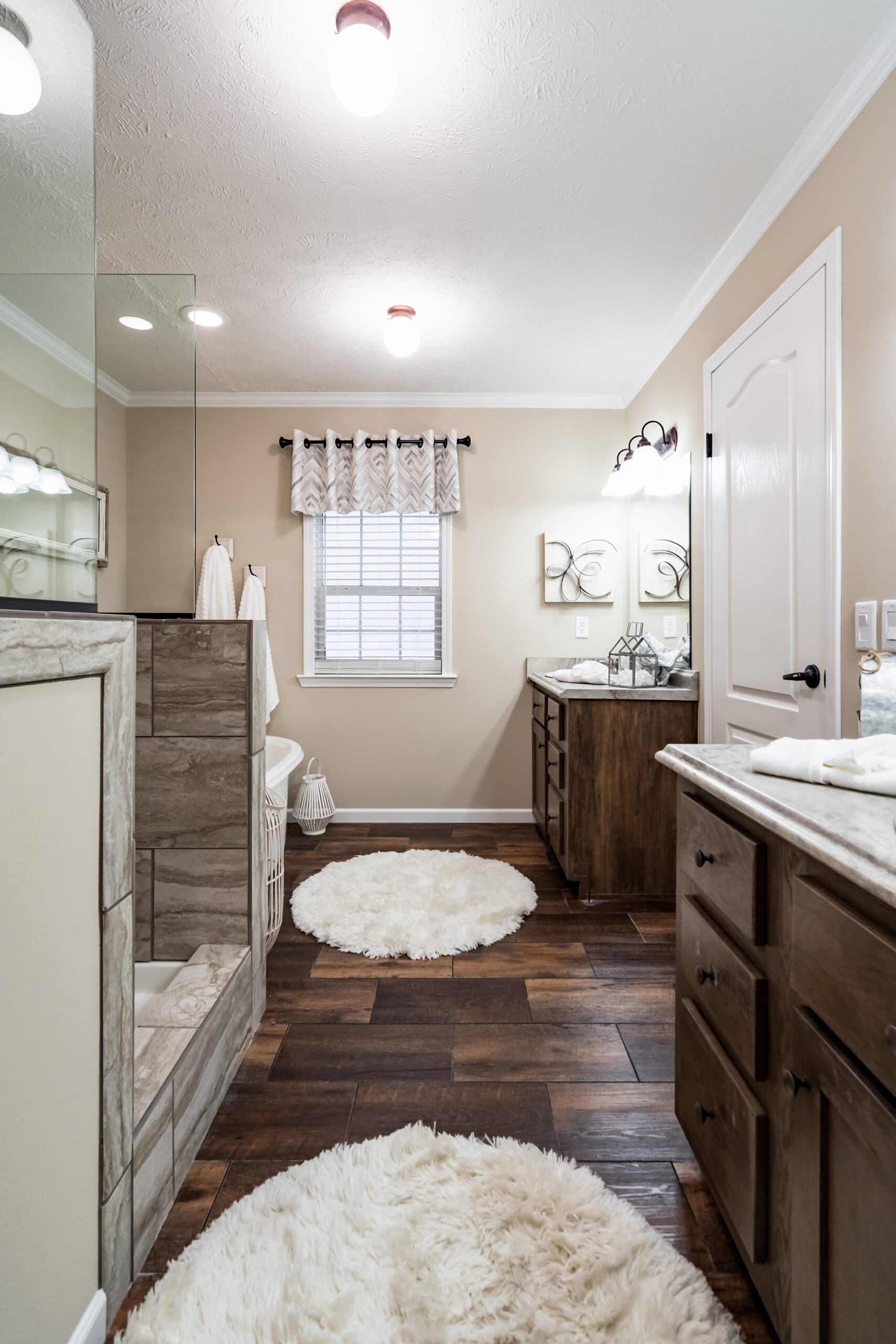 Kb-3245 tiger kat bathroom home features