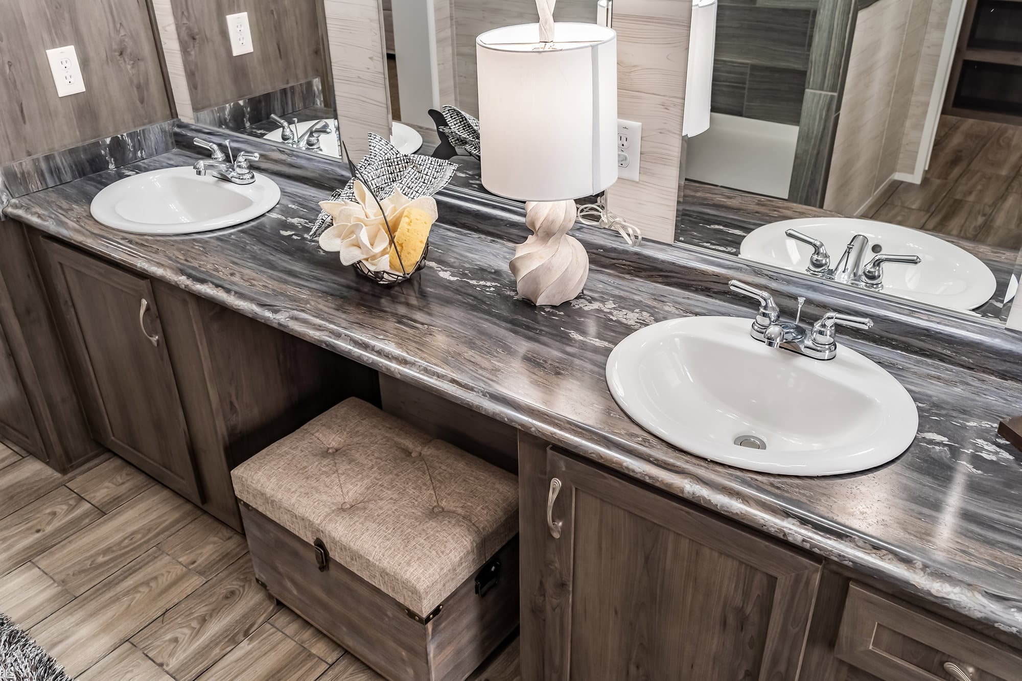 Md-41-32 bathroom home features