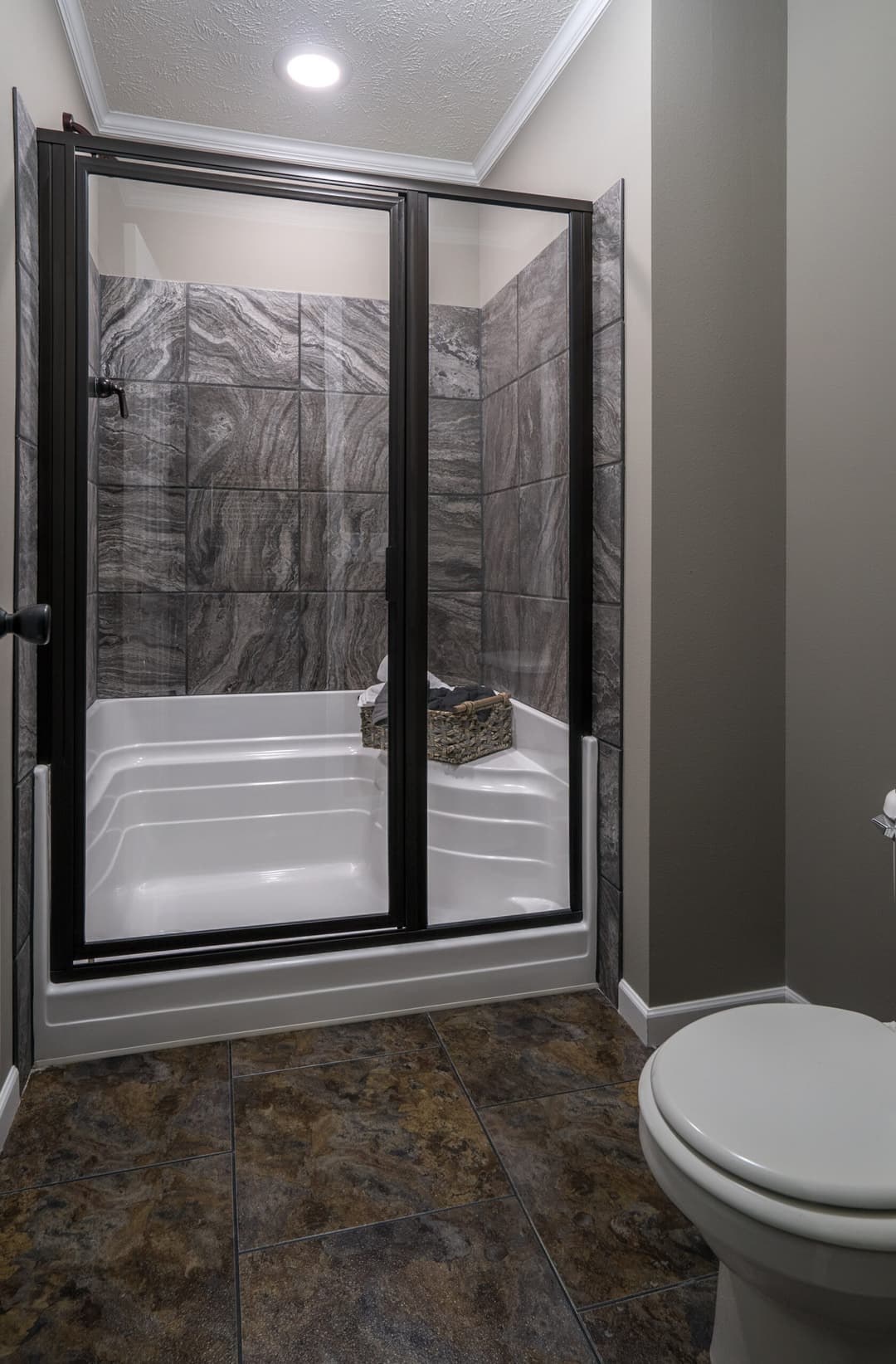 Md-24-32 bathroom home features