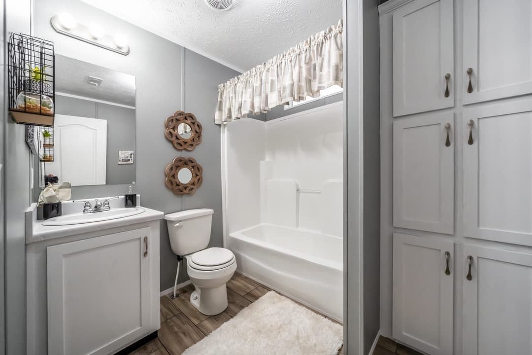 Md-50-32 bathroom home features