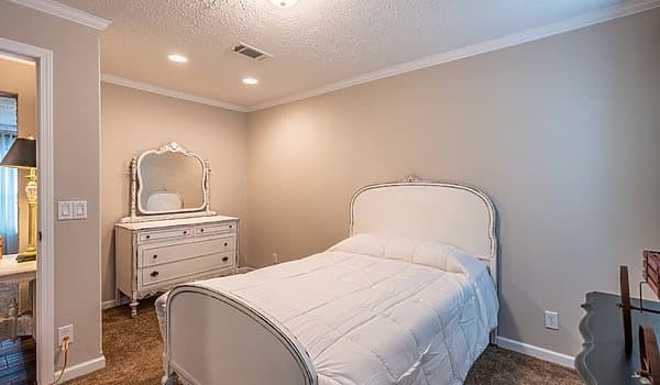 Kb-3220 bedroom home features