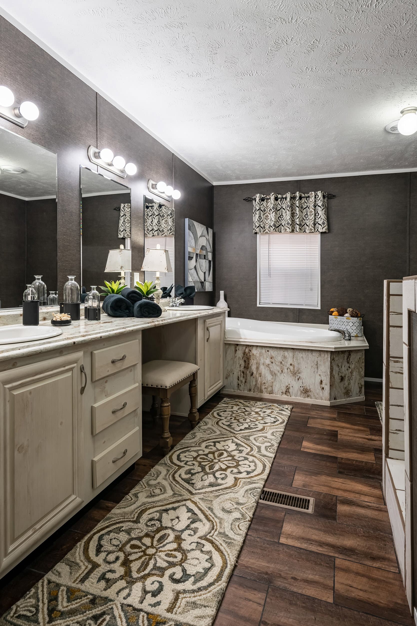Md-39-32 bathroom home features