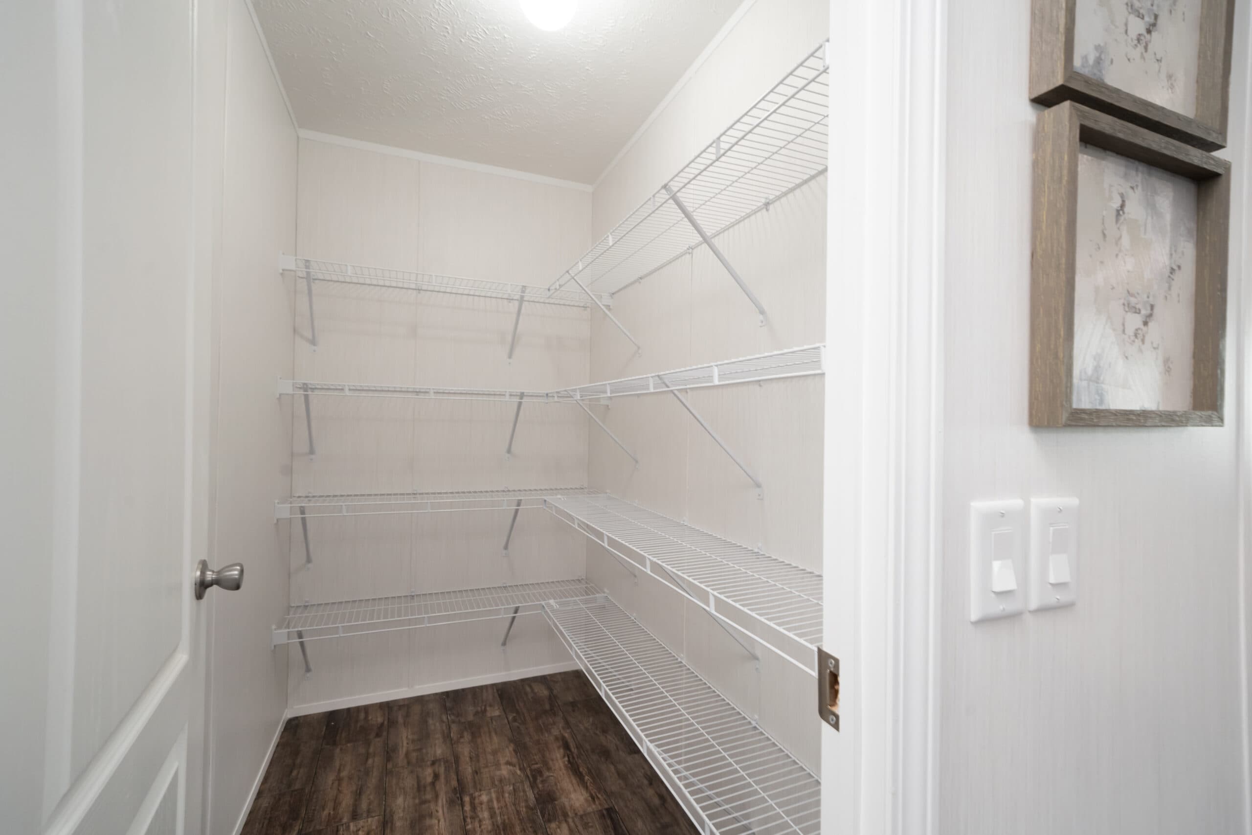 Md-53-32 interior home features